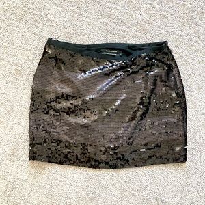 Club Monaco sequinned miniskirt. Beautiful two-toned black stripes. Brand-new.